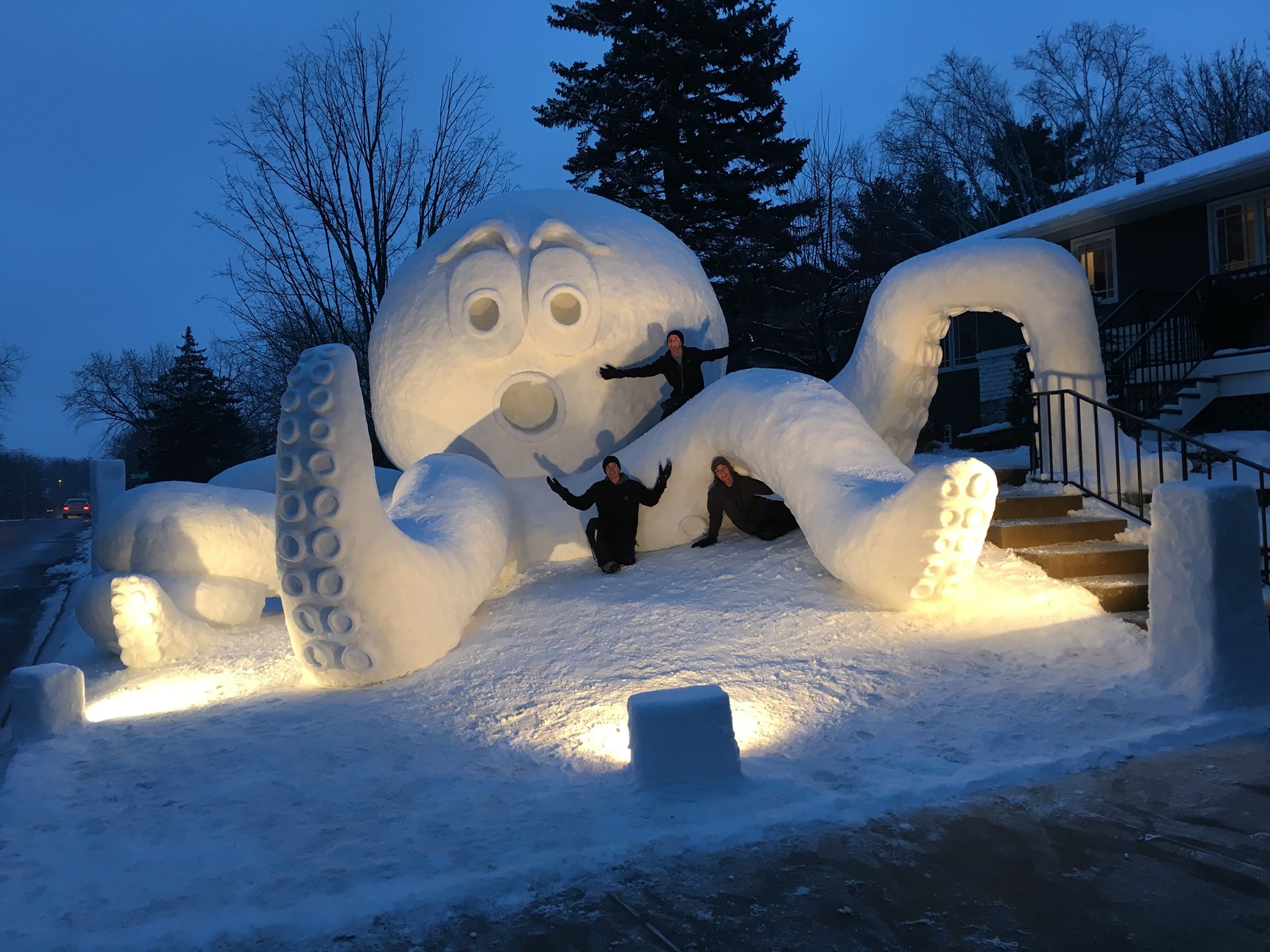 Снежные фигуры. Фигурки из снега. Необычные снежные фигуры. Оригинальные снежные скульптуры. Необычные скульптуры из снега.